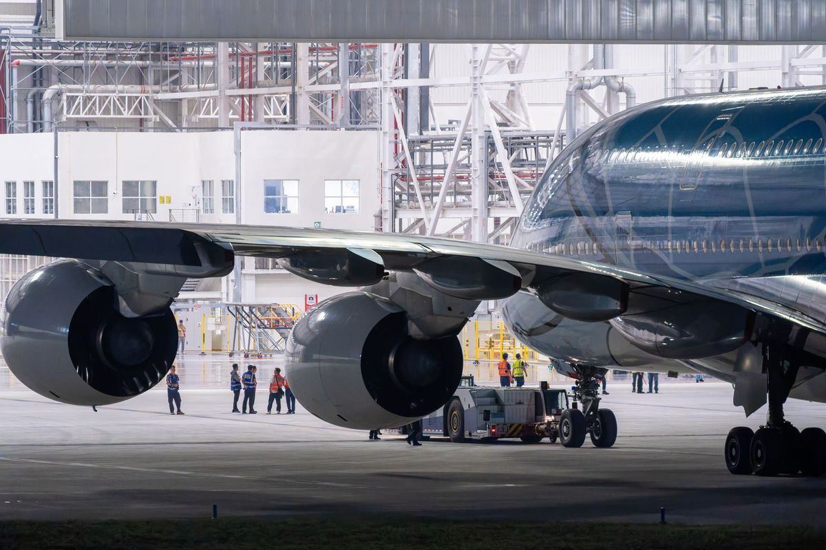 Qantas A380 Flew with Maintenance Light Left in Wing