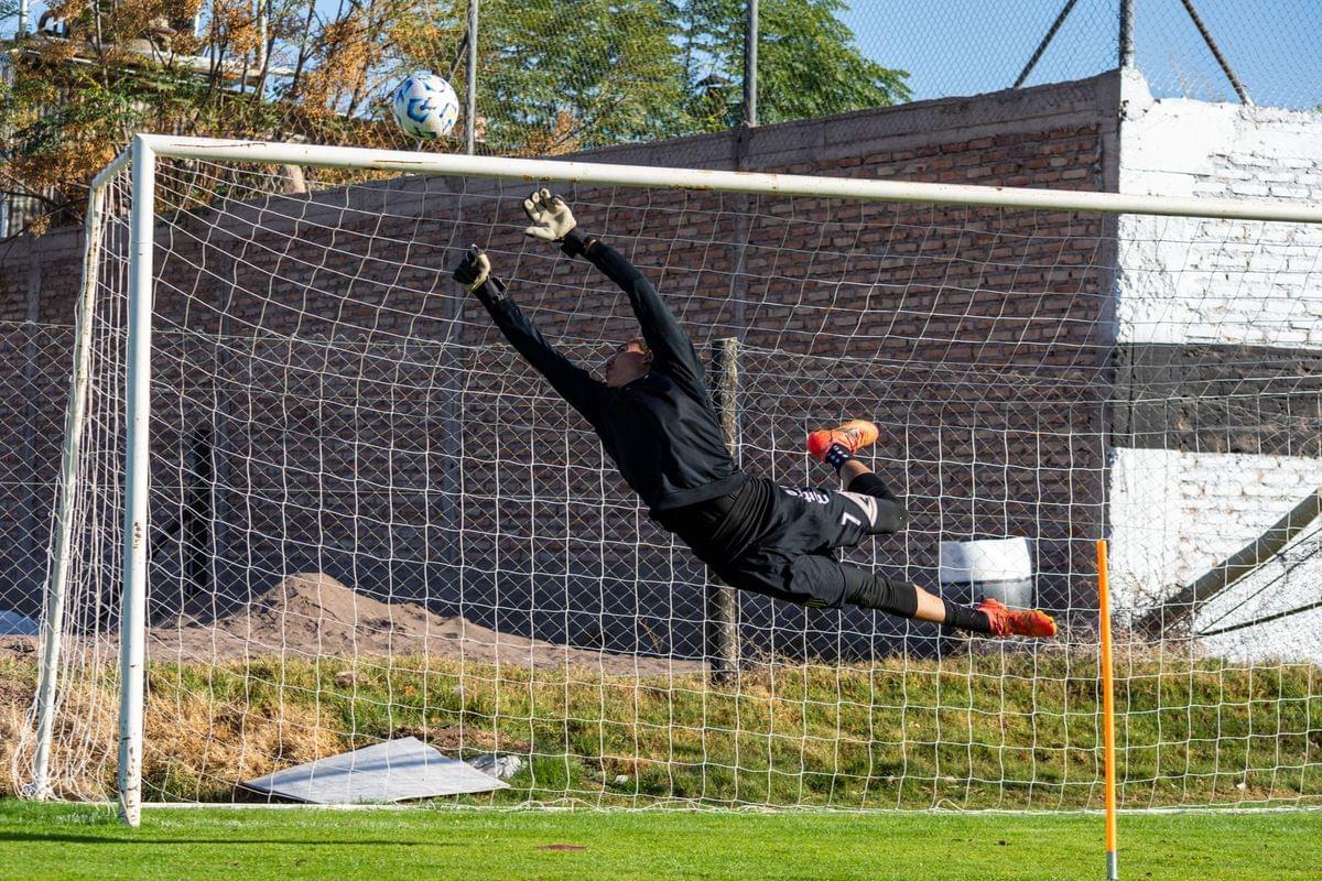 Colo-Colo Set to Sign Viral Goalkeeper Vozinha